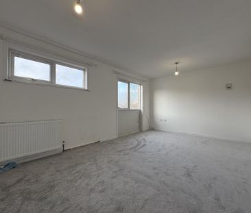 3 bedroom apartment to rent - Photo 4