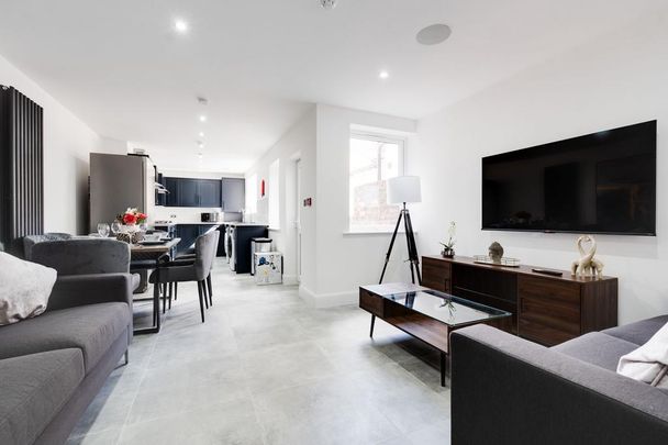 6 bedroom house to rent - Photo 1