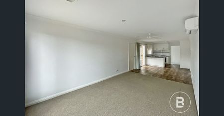 CONVENIENT & COMFORTABLE LIVING THREE BEDROOM HOME IN MITCHELL PARK - Photo 5