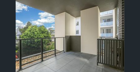 SPACIOUS & OVERSIZED APARTMENT WITH COMMON ROOFTOP - Photo 4