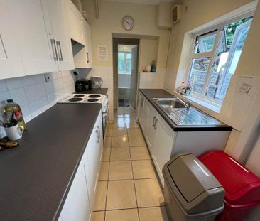 1 bedroom in a house share to rent - Photo 5