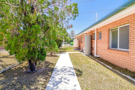 COMFORT, CONVENIENCE, AND CHARM - A PLACE TO CALL HOME 15 PASHLEY STREET! - Photo 2