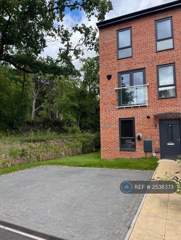 2 bedroom semi-detached house to rent - Photo 2