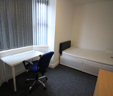 5 bedroom terraced house to rent - Photo 4