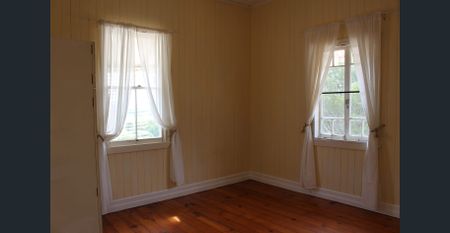 Family home with Space - Photo 5