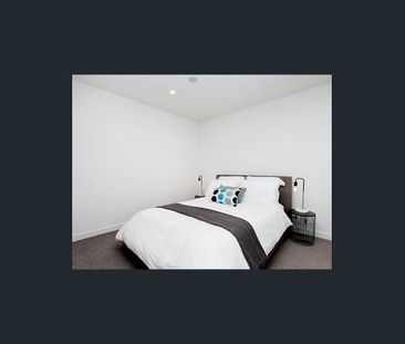 SPACIOUS GROUND FLOOR APARTMENT! - Photo 1