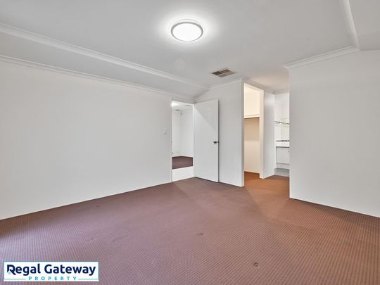 8 Chile Way, AUBIN GROVE WA 6164 - Photo 1