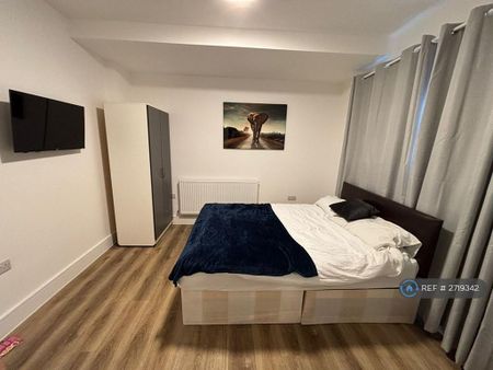 1 bedroom in a house share to rent - Photo 5