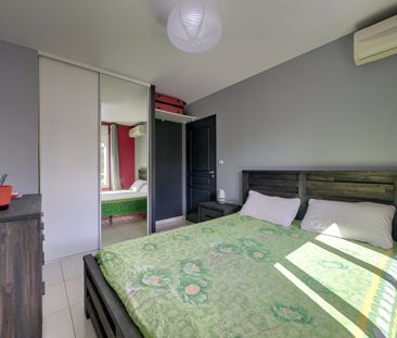 Location Appartement 2 pièces 55m² ST DENIS 97490 - Photo 5