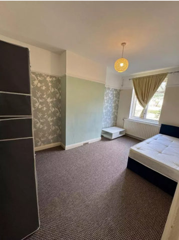 1 bedroom in a house share to rent - Photo 3