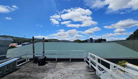 Central Petone two-bedroom apartment - Photo 3