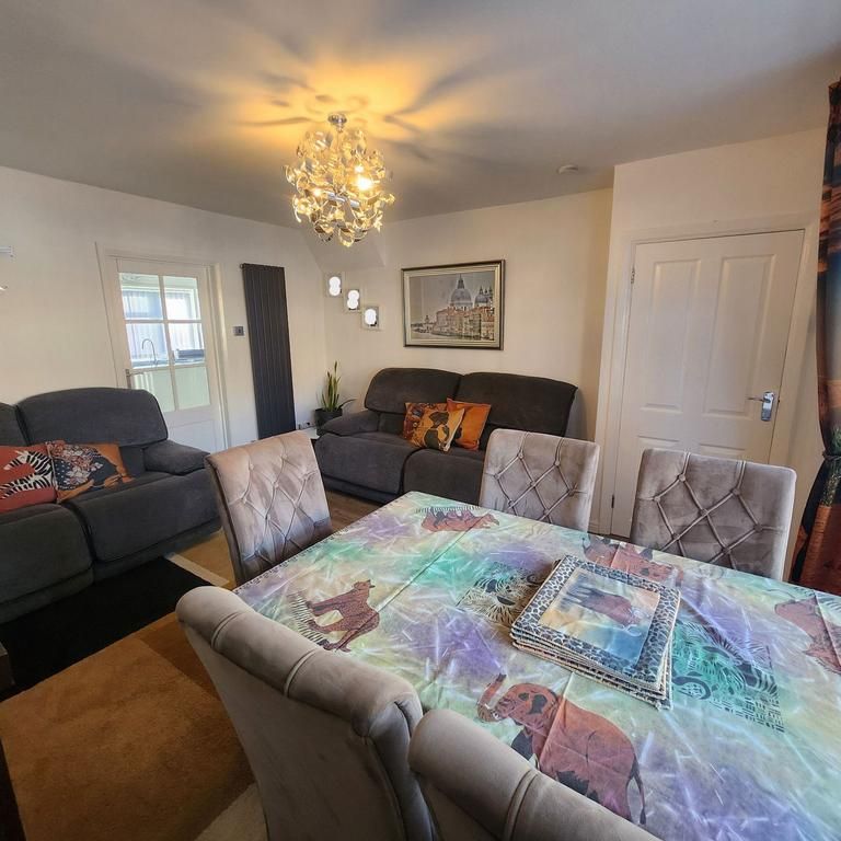 3 bedroom end of terrace house to rent - Photo 1