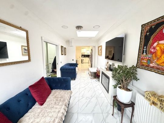 Abbott Road, Poplar E14 0GP, Property for rent - Photo 1