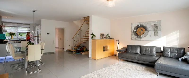 Ein Traum vom Haus und herrliche Familienlage - Foto 1