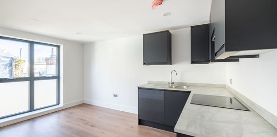 To Let 1 Bedroom Flat - Photo 2