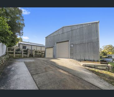 Private residence with large barn shed - Photo 6