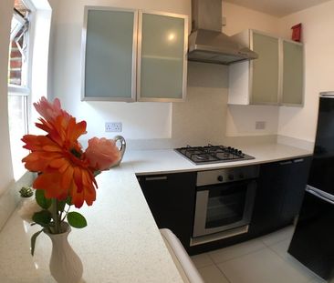 Room in a Shared House, Cedar Road, NW2 - Photo 3