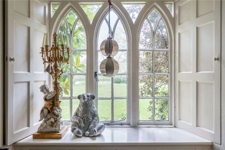 An outstanding Grade II* listed country house, on the edge of the popular village of West Meon. - Photo 5