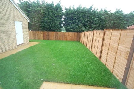 5 bedroom semi-detached house to rent - Photo 5