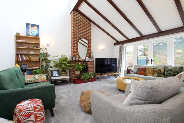 Meadow Walk, Great Abington - Photo 1