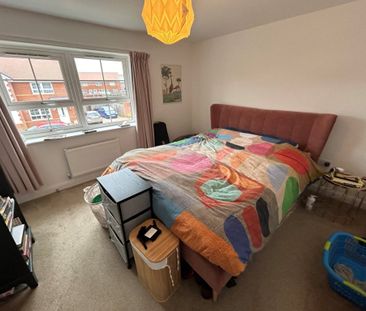 2 Bedroom House - Pycroft Avenue, Westhampnett - Photo 3