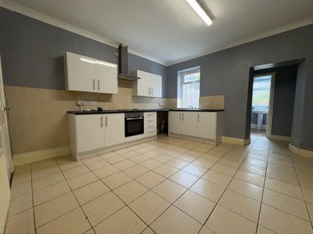 2 bed Terraced - To Let - Photo 4