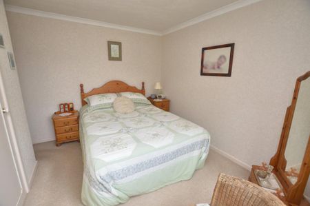3 bedroom detached bungalow to rent - Photo 5