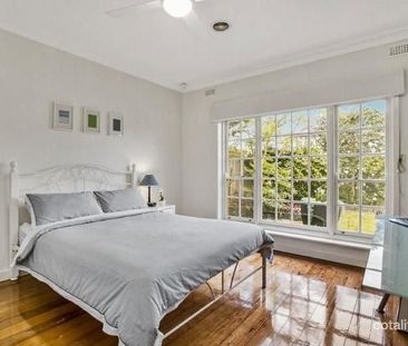 Spacious Family Home in the Heart of Box Hill High School Zone - Photo 3