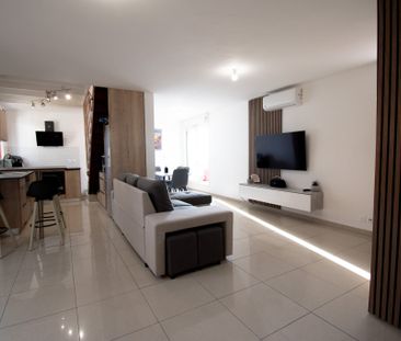 Location Appartement 5 pièces 90m² STE CLOTILDE 97490 - Photo 1