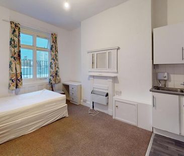 Studio to rent - Photo 1