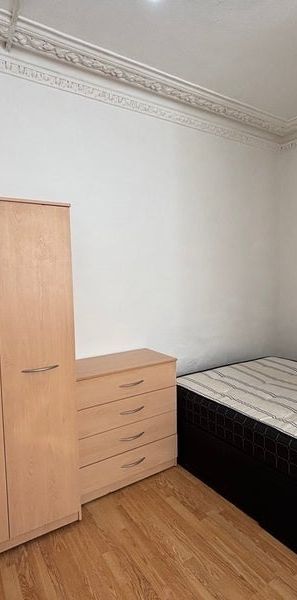 Studio Flat, Buckingham Road, NW10 - Photo 1