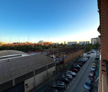 Carrer de la Noguera, Valencia, Valencian Community 46023 - Photo 2