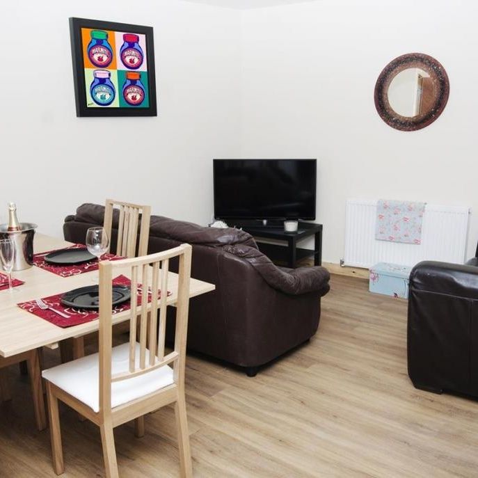 5 bedroom flat to rent - Photo 1