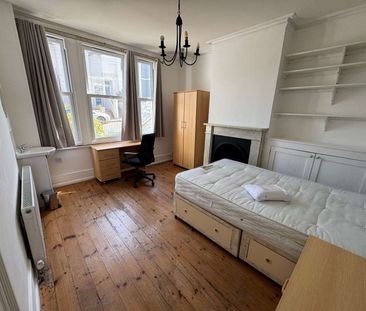 Whippingham Road Room 2 - Photo 1
