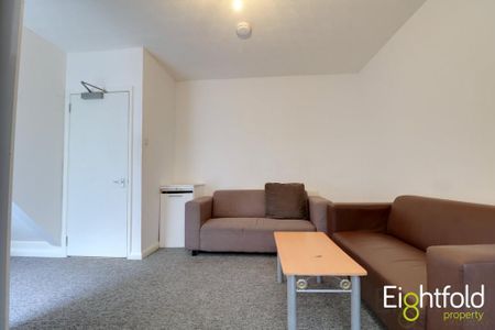 6 bedroom terraced house to rent - Photo 2