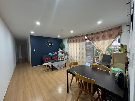 Ground Floor&comma; Two Bedroom Unit&excl; - Photo 3