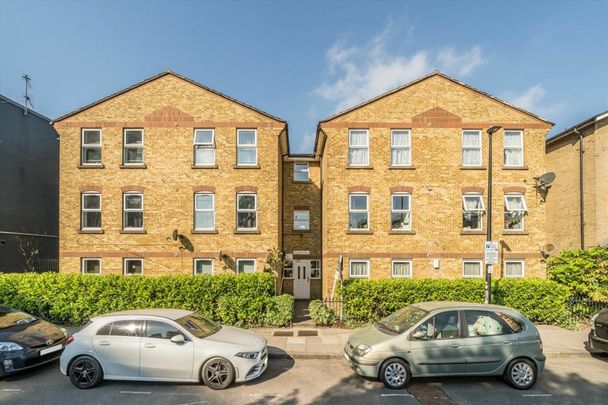 St. Leonards Street, E3, London - Photo 1