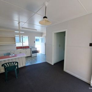 GREAT WEST END LOCATION NEAR BOUNDARY STREET SHOPS and RESTAURANTS - VIEW AT OPEN FOR INSPECTION - Photo 2