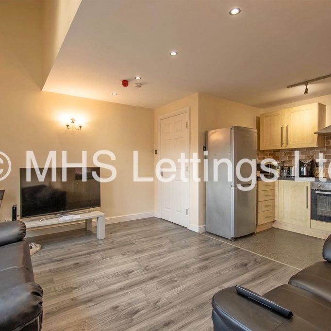 3 Bedroom Flat for rent in Broomfield Crescent - Photo 1