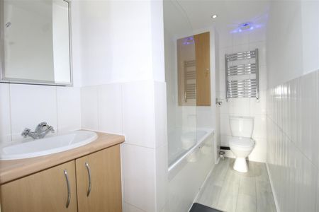 1 Bedroom Apartment To Let - Photo 4