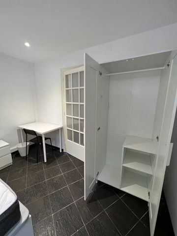 Carrer de Castellet, Barcelona, Catalonia 08034 - Photo 2