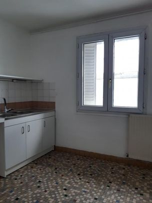 TYPE 2 18 RUE EUGENE SUE - Photo 1