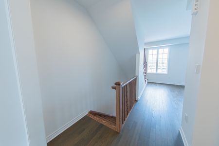 For Lease - 3028 Merrick Road, Oakville, Ontario - Photo 4