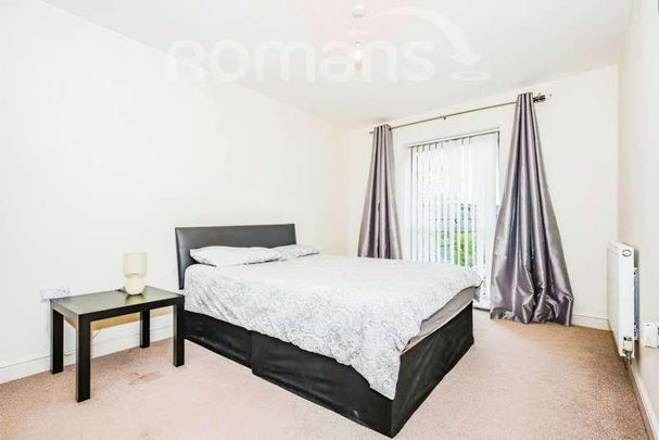 Coombe Way, Farnborough, GU14 - Photo 1