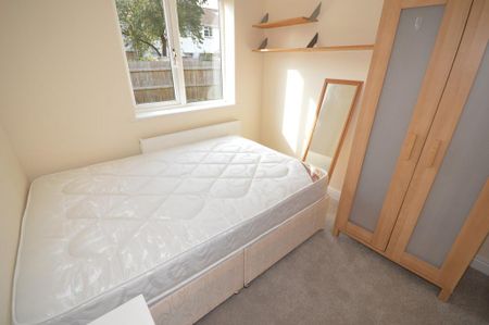 4 bedroom detached house to rent - Photo 2