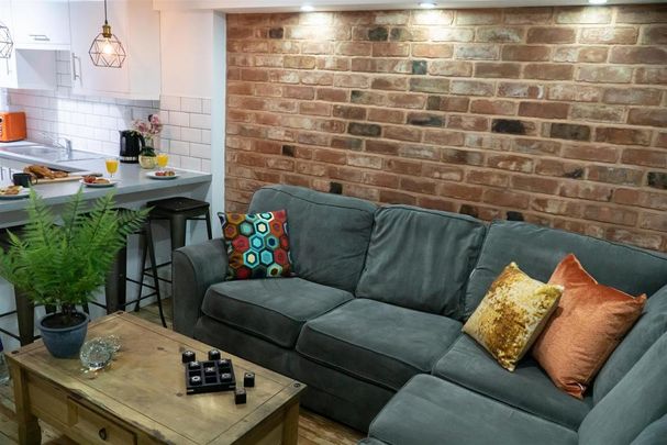 1 bedroom in a house share to rent - Photo 1