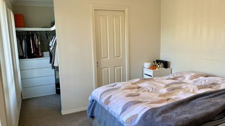 27 Shale Rise, Officer VIC 3809 - House For Rent | Domain - Photo 3