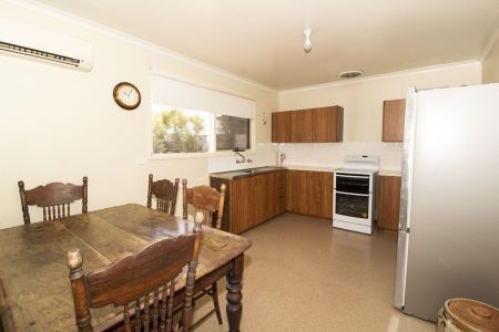 Cosy Family Home - Photo 3