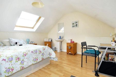 3 bedroom flat to rent - Photo 3