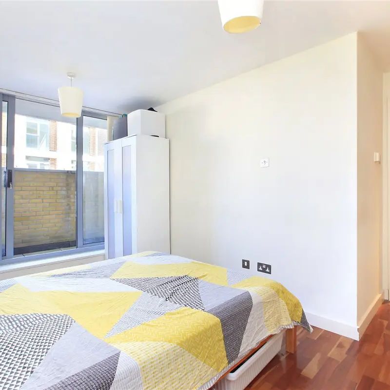 2 bedroom flat in 2A Balham Hill - Photo 1